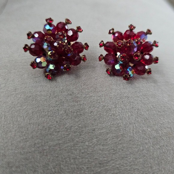 Ruby Red Crystal Aurora Borealis & Rhinestone Vintage Cluster‎ Clip On Earrings - Picture 12 of 13